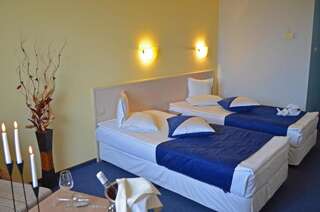 Отель Aqua Hotel Бургас Стандартный двухместный номер с 2 отдельными кроватями-3