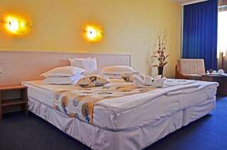 Отель Aqua Hotel Бургас Стандартный двухместный номер с 2 отдельными кроватями-10