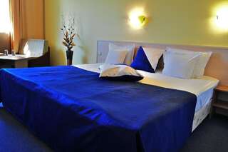 Отель Aqua Hotel Бургас Стандартный двухместный номер с 2 отдельными кроватями-21